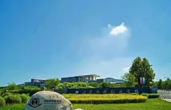 名校
