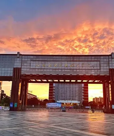 毕业生