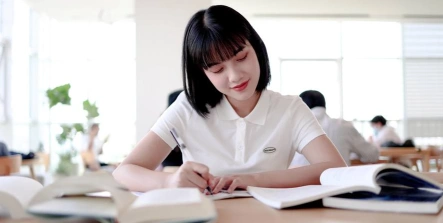 女性